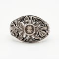 Anello in argento con quarzo fumé e marcasite, lavorazione traforata